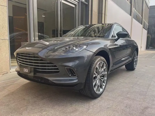 Aston Martin DBX 2025