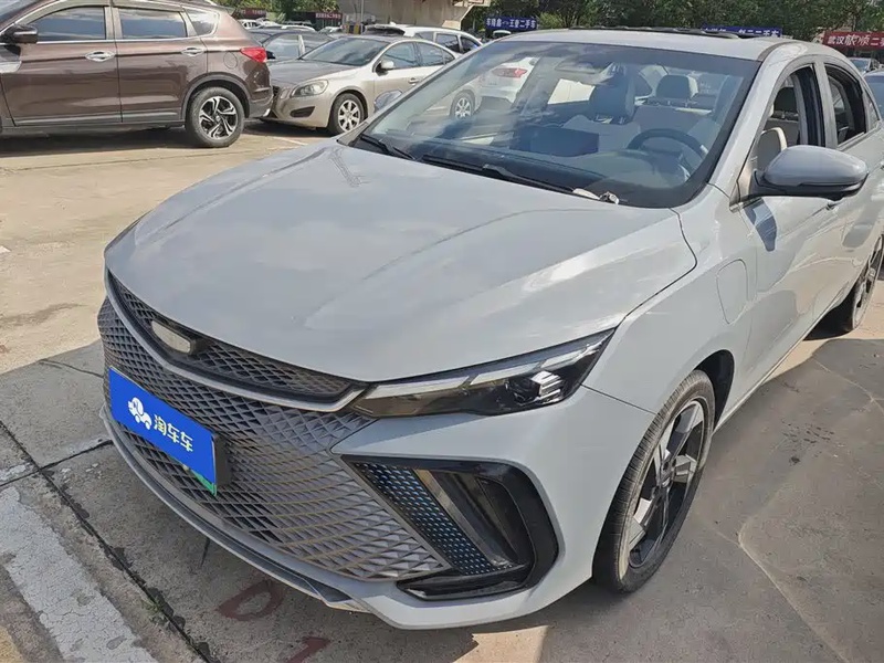 Geely L HiP