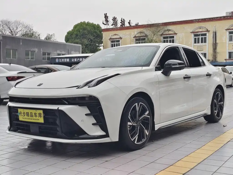 Lynk & Co 03