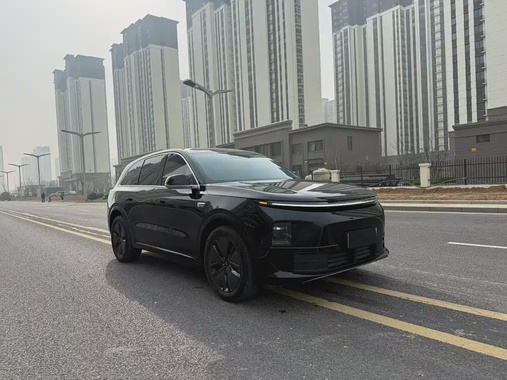 Li Auto L6 2025