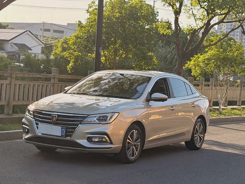 Roewe i5