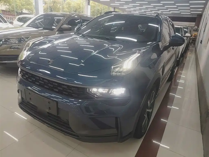 Lynk & Co 01