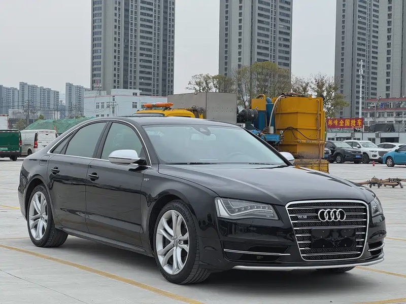 Audi S8