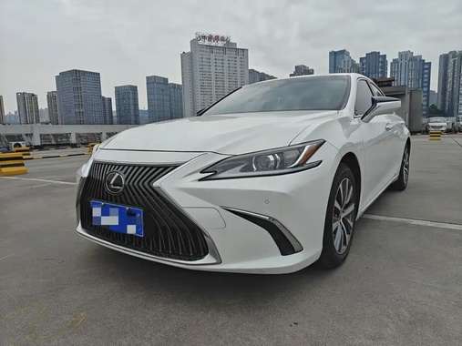 Lexus ES 2021