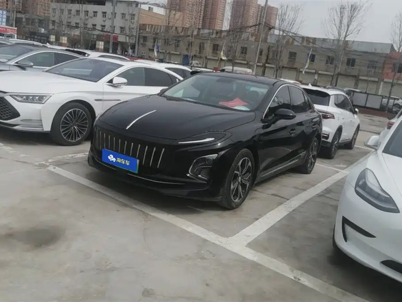 Hongqi E-QM5