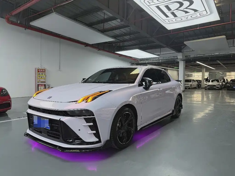 Lynk & Co 03