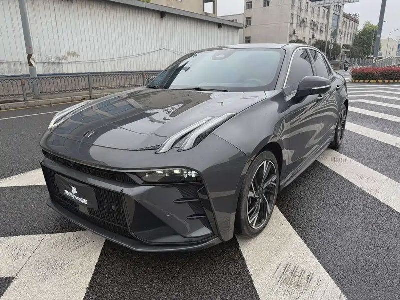 Lynk & Co 03