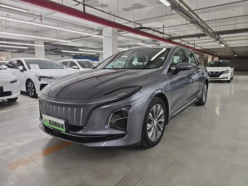 Hongqi E-QM5