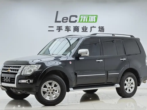 Mitsubishi Pajero 2015