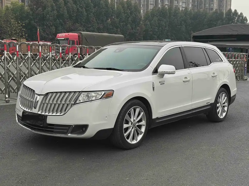 Lincoln MKT