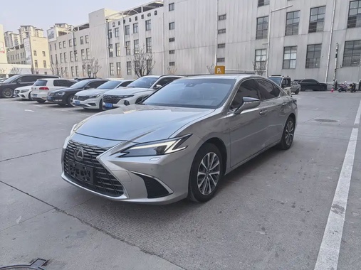 Lexus ES 2025