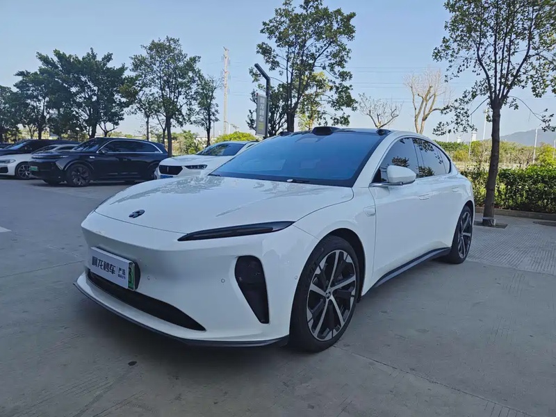 NIO ET5