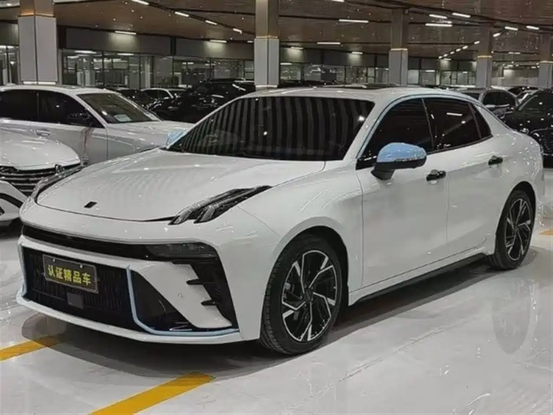Lynk & Co 03