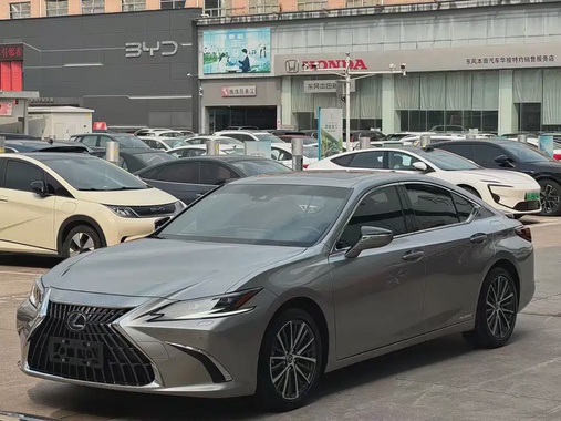 Lexus ES 2022