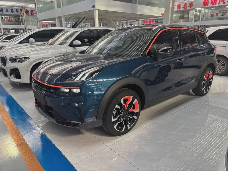 Lynk & Co 06