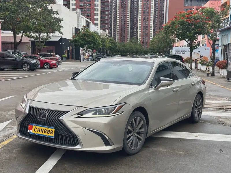 Lexus ES