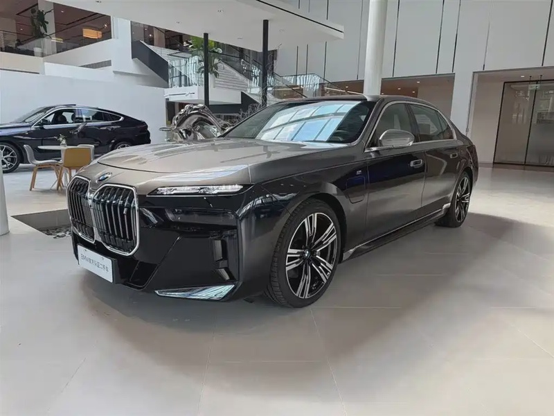 BMW i7