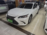 Lexus ES 2020