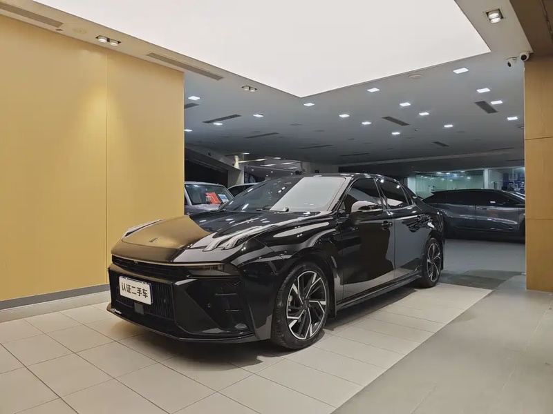Lynk & Co 03