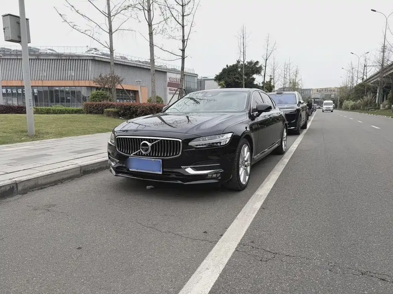 Volvo S90