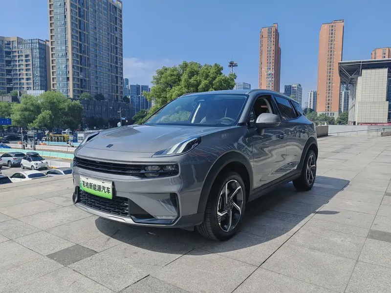 Lynk & Co 06