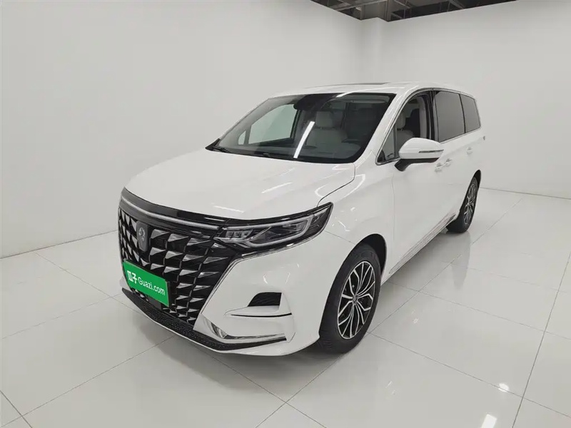 Roewe iMAX8