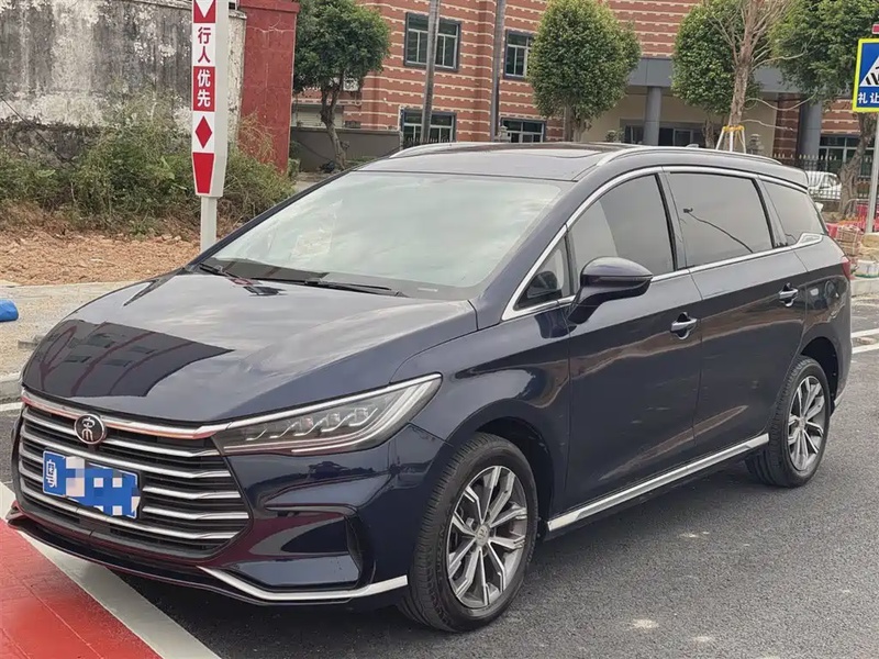 BYD MAX