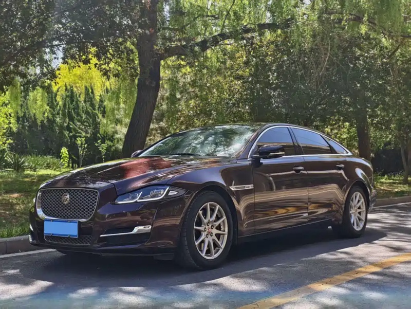 Jaguar XJ