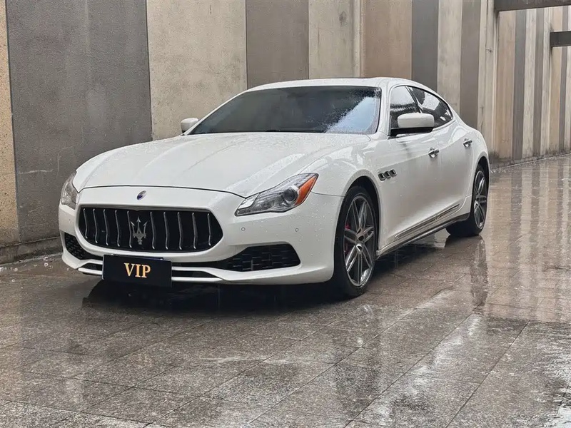 Maserati Quattroporte