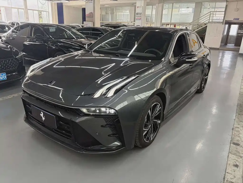 Lynk & Co 03