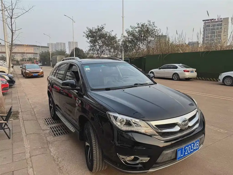 BYD S7
