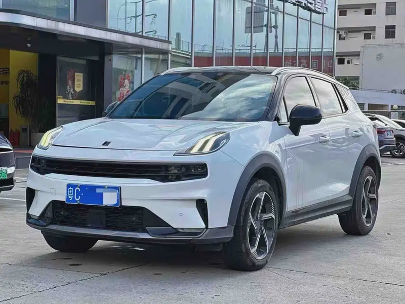 Lynk & Co 06