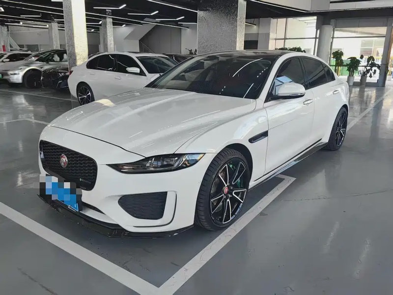 Jaguar XE