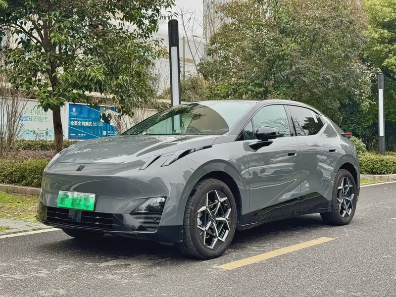 Lynk & Co Z20