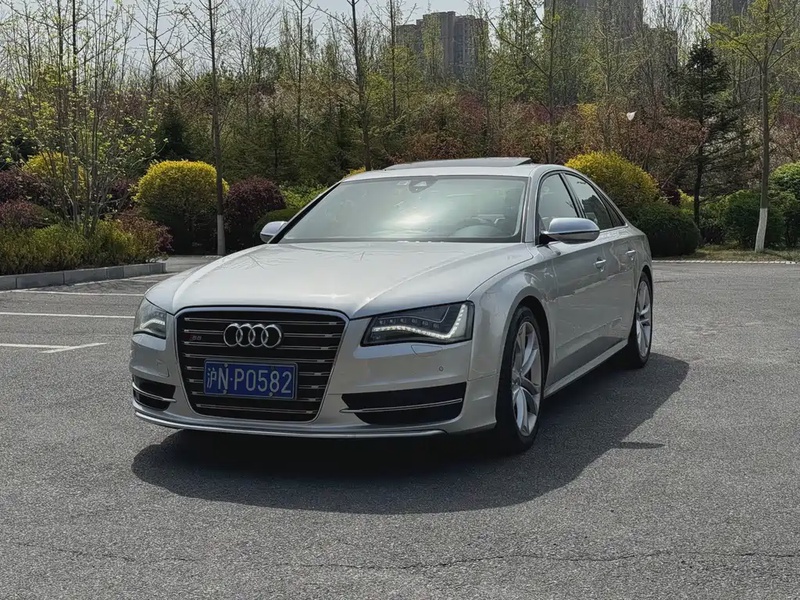 Audi S8