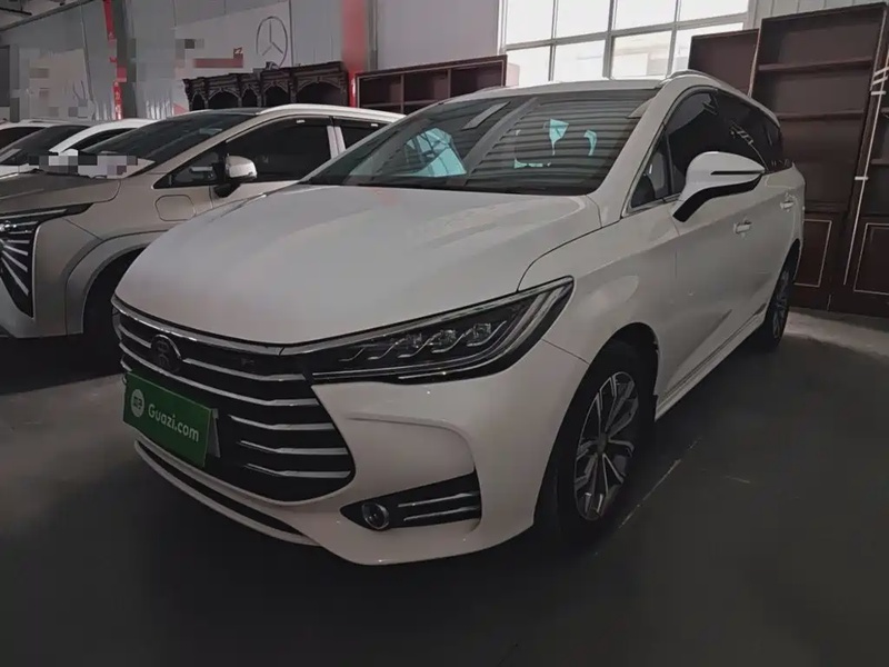 BYD MAX