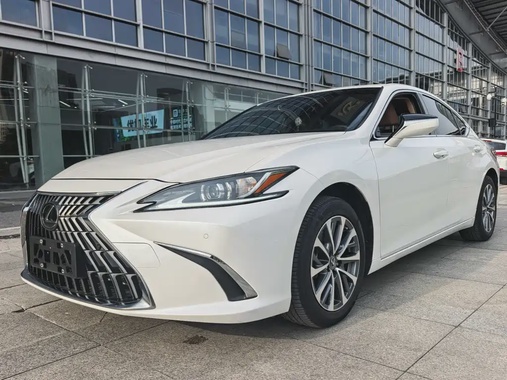 Lexus ES 2024
