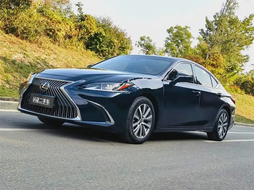 Lexus ES 2020