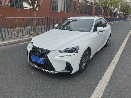 Lexus IS 2019