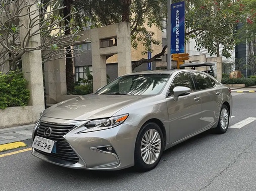 Lexus ES 2016