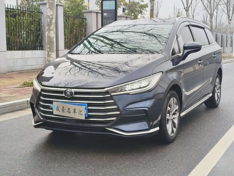 BYD MAX