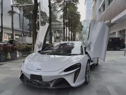 McLaren Artura 2025