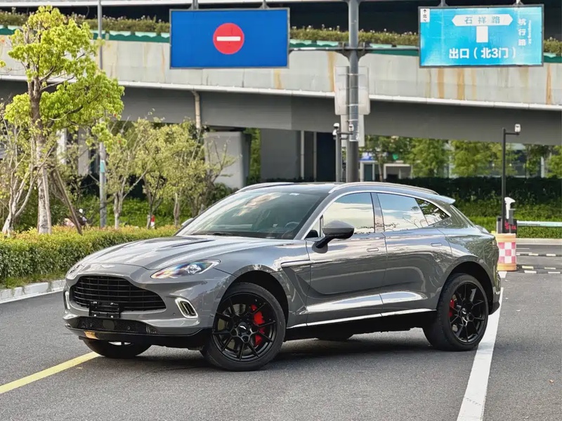 Aston Martin DBX