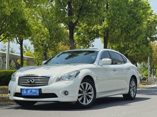 Infiniti Q70 2014
