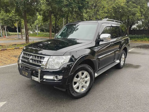 Mitsubishi Pajero 2015