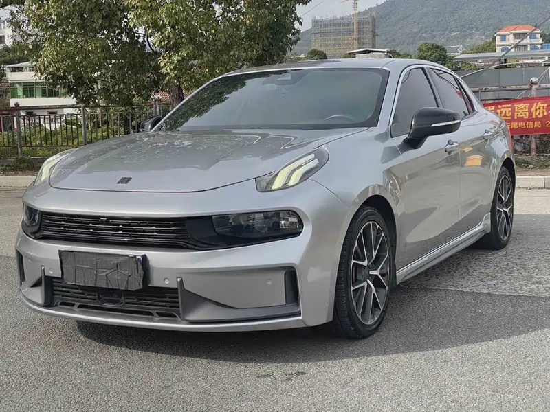 Lynk & Co 03