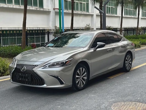 Lexus ES 2021