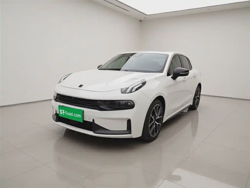 Lynk & Co 03