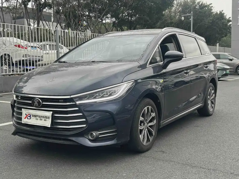 BYD MAX