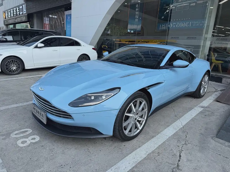 Aston Martin DB11